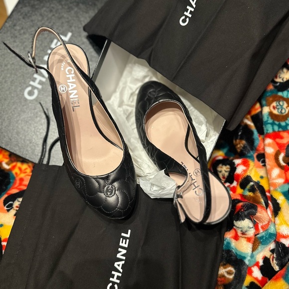 🖤🖤CHANEL 🖤🖤 NWT!! Black Quilted Slingback Heels - Picture 3 of 10